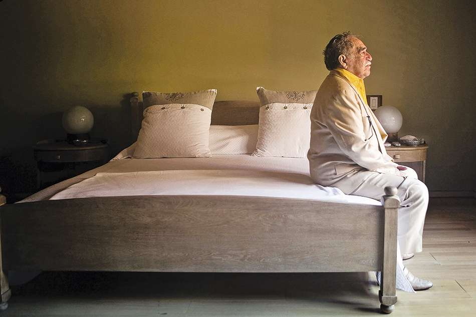 Gabriel García Márquez: “Yazarın devrimci görevi, iyi yazmaktır.”
"Büyükannemin hikâyeleri bana ilk ipuçlarını verdi. Kasabasındaki insanların mitleri, efsaneleri ve inançları oldukça doğal biçimde hayatlarının bir parçasıydı. Aklımda büyükannem varken, aniden fark ettim ki, ben