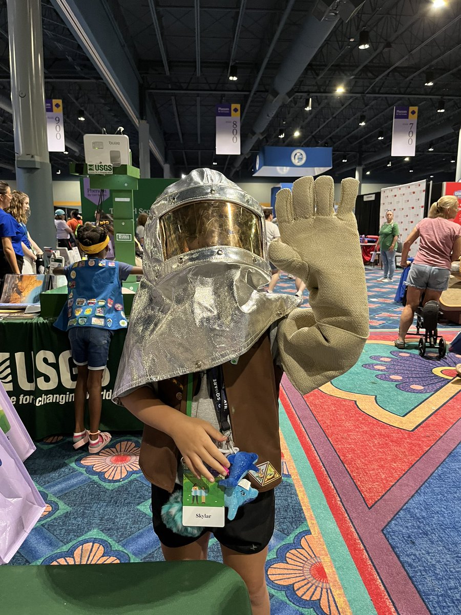 Want to be a volcanologist? Try on the gear at the @usgs booth! #PhenomByGirlScouts While you’re here, make a swap with Mt St Helens ash! @USGSVolcanoes