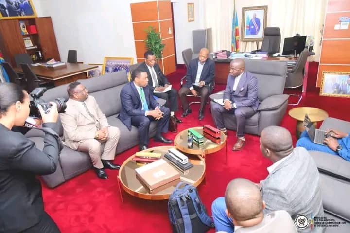 CongoTransports's tweet photo. La RDC  et la Tanzanie entendent renforcer leur partenariat dans le secteur de transport. C'est dans ce cadre que le ministre des TVCD ,  Marc Ekila, a reçu en audience, le mardi 20 juillet, à Kin, son collègue tanzanien en charge des Finances, le docteur Mwigulu Lameck https://t.co/aNuG8LLRJv