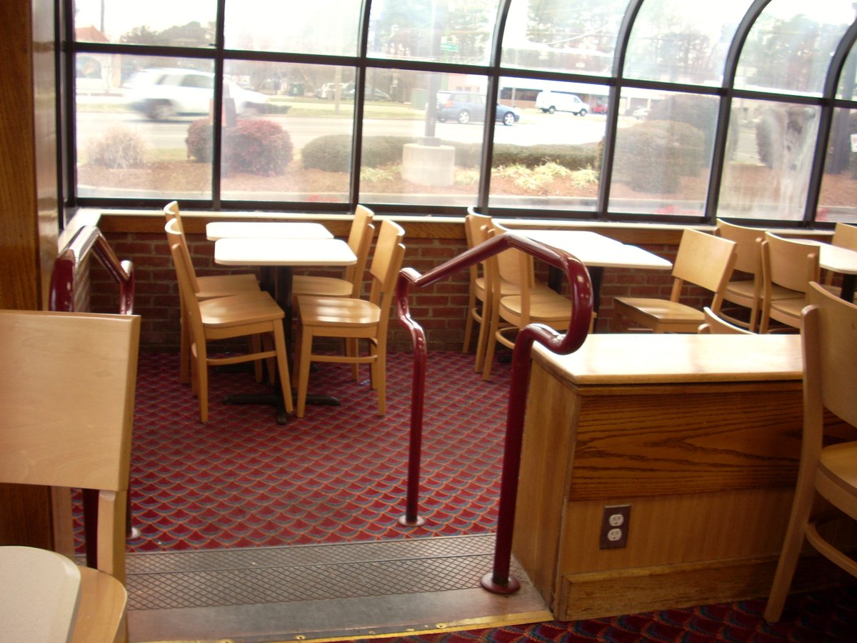 NostalgiaFolder's tweet image. going to Wendy's in the 2000s