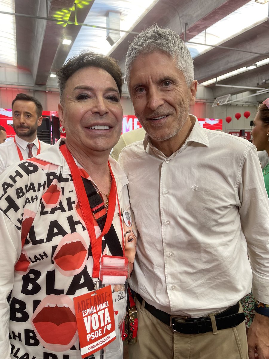 benitaimparable's tweet photo. #TodoAlRojo https://t.co/F2dSJ4TDbl