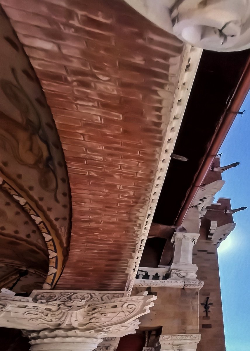 MatteoPrevitera's tweet photo. Mi piacciono i particolari architettonici.
Certo, con Coppedè si vince facile.
Castello Bruzzo #Genova https://t.co/CnZfSZ4cGp