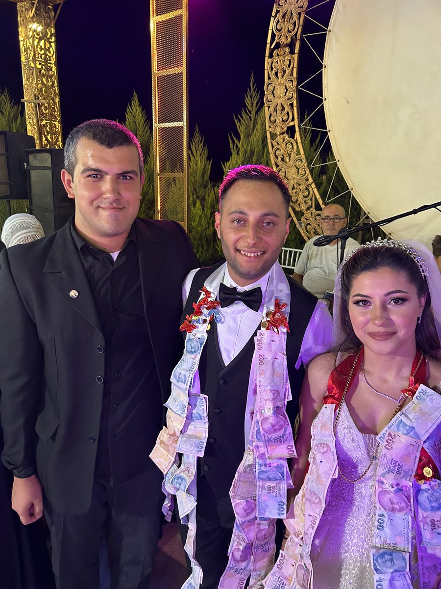 MertcanTunal12's tweet photo. mehdi Gökeş  in düğün törenine  katılmaktan onur duydum. Gökeş  ve Özçeliker ailelerini tebrik ediyor, Elvan&amp; Mehti kardeşlerime bir ömür boyu mutluluklar diliyorum.
 CHP Torbalı teşkilat aktif üyesi
Mertcan Tunalı https://t.co/6RSbi77zOo