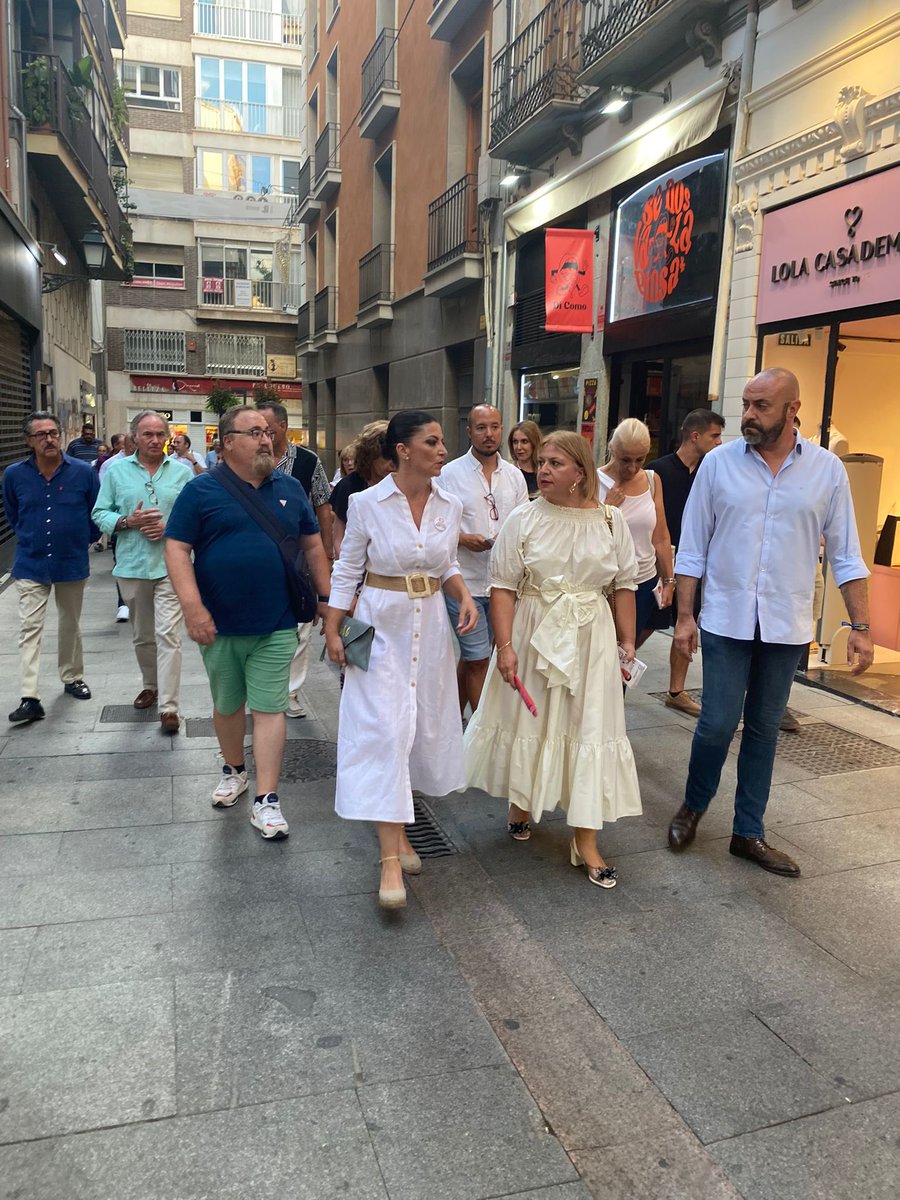 Macarena_Olona's tweet photo. “La gente buena no se entierra, se siembra”.

Lo mejor de @C_JEspana: las personas que lo han hecho posible. Y los que faltáis. Un honor recibiros en Granada. GRACIAS. https://t.co/JO3dvNXU1S