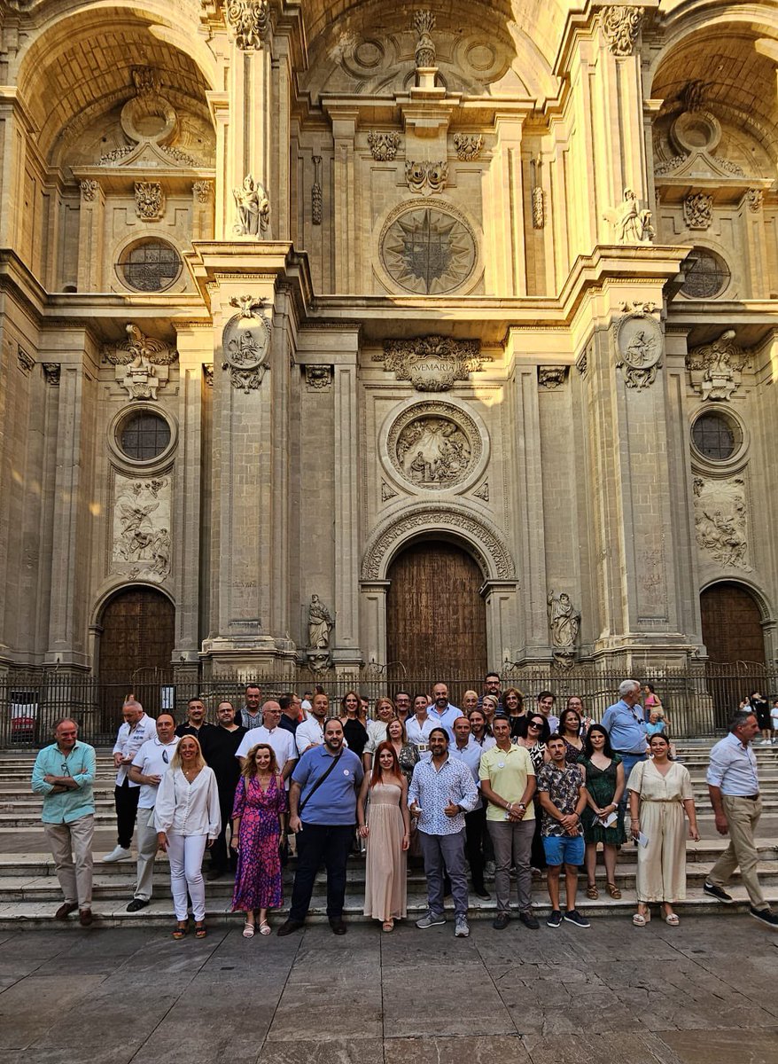 Macarena_Olona's tweet photo. “La gente buena no se entierra, se siembra”.

Lo mejor de @C_JEspana: las personas que lo han hecho posible. Y los que faltáis. Un honor recibiros en Granada. GRACIAS. https://t.co/JO3dvNXU1S