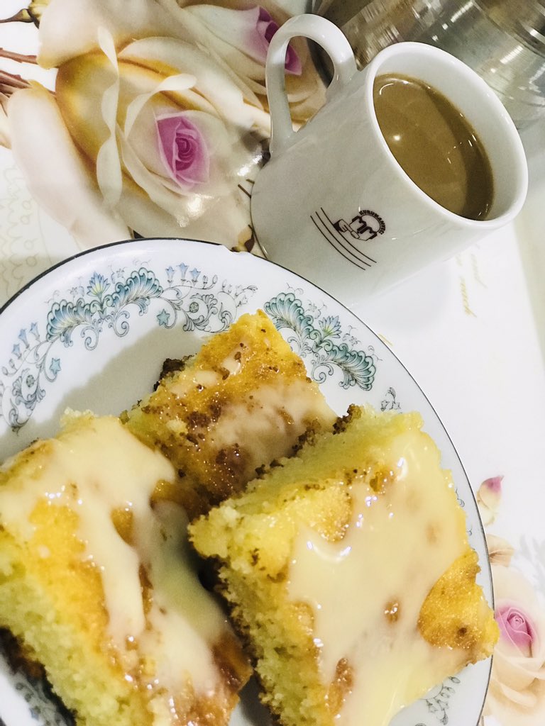 والقهوة، لمن أدمنها مثلي هي مفتاحُ النهار، والقهوة لمن يعرفها مثلي؛ هي أن تصنعها بيديّك، لا أن تأتيك على طبق.