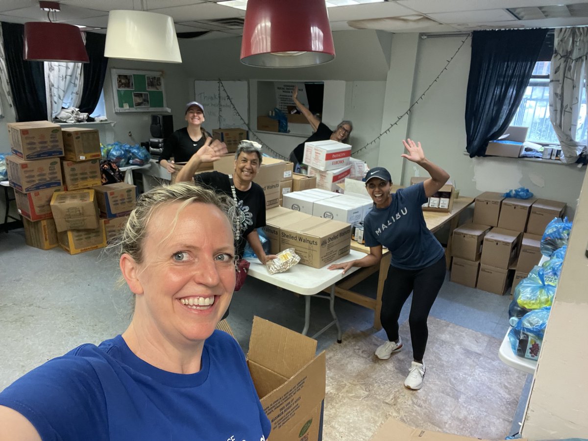 PaariUSA's tweet image. PAARI staff and VISTA Team are participating in a Day of Community Service.  

In support of National Deflection Week 2023, Zoe volunteered by Bagging food in Brooklyn.  

More PAARI Staff &amp;amp; VISTA Team photos coming soon!
 
#dayofservice #nationaldeflectionweek2023 #Paariusa