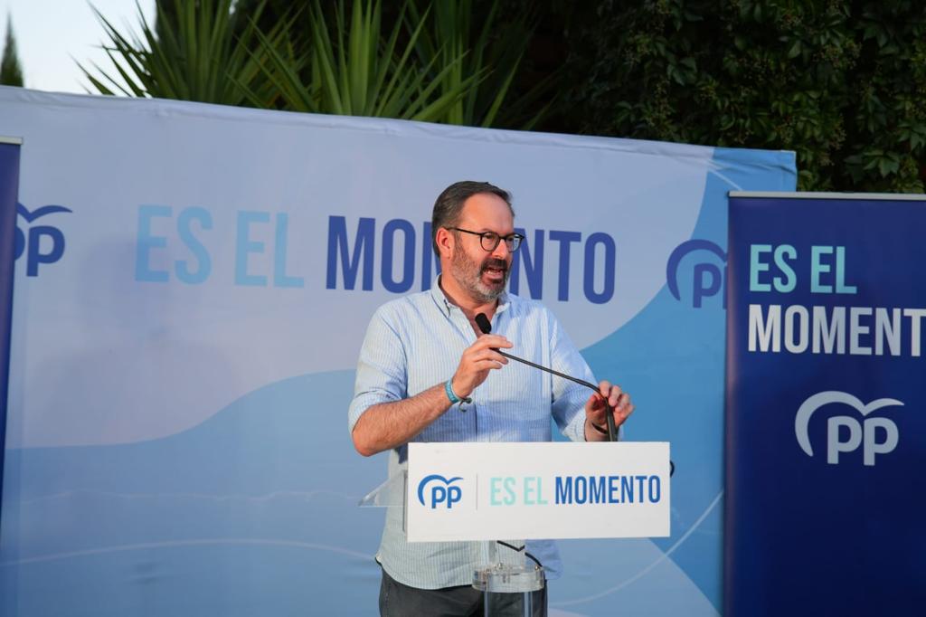 adolfo_molina's tweet image. Este domingo nos jugamos mucho. El futuro de España está en nuestras manos. 

Vota pensando en el presente y el futuro de nuestro país. Vota a @NunezFeijoo 

#EsElMomento