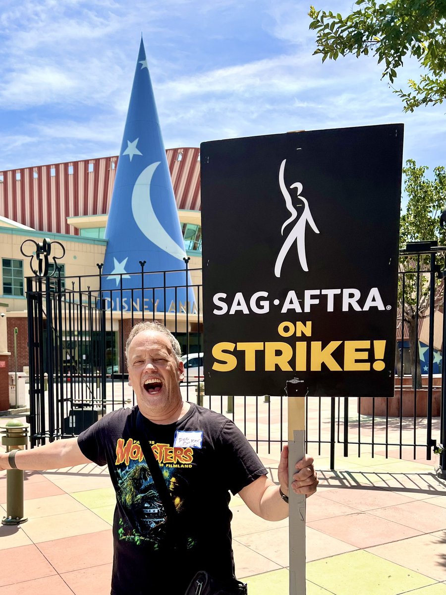 The only way to leverage a fair and relevant contract is to stand together and demand it. We can do it! Want to help? Join us on a picket line (they are fun!) or donate to: entertainmentcommunity.org ❤️#sagaftra #sagaftrastrong