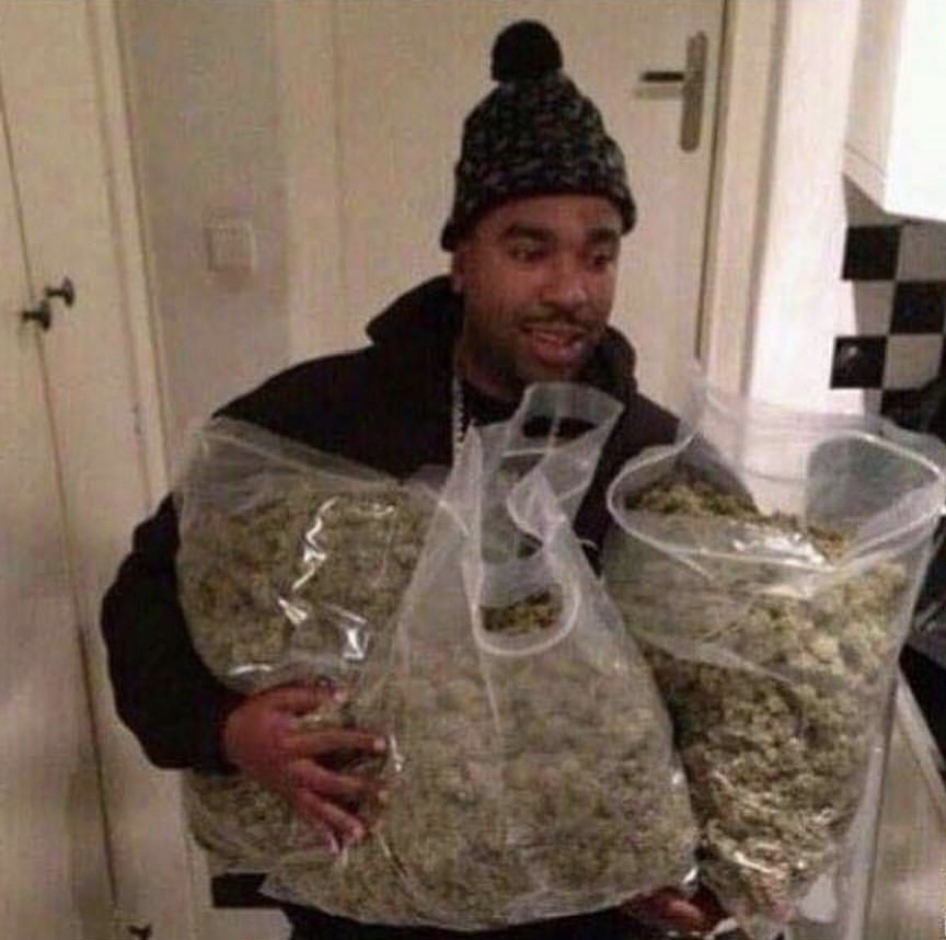 WeedPorns's tweet photo. Walking into the weekend like https://t.co/hMKeYXiwdS