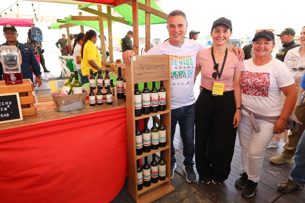 Nuestros artesanos y emprendedores son protagonistas del #CarnavalDeVida. Postres a base de plátano, tejidos de colores, sombreros, esculturas y vinos de todos los sabores, son algunos de los productos de esta tierra MÁGICA. TODOS invitados a esta fiesta ESPECTACULAR.