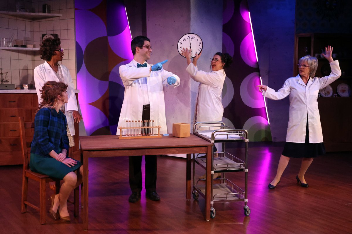 Last chance to see #CapStage's hit production of #PREDICTOR by Jennifer Blackmer! "Outstanding!" "Best show in years!" "So funny, yet so poignant!" "Don't miss this one!" Only 3 more performances! TICKETS: capstage.org. 📸: Charr Crail #sac365 #exploremidtown #visitsac