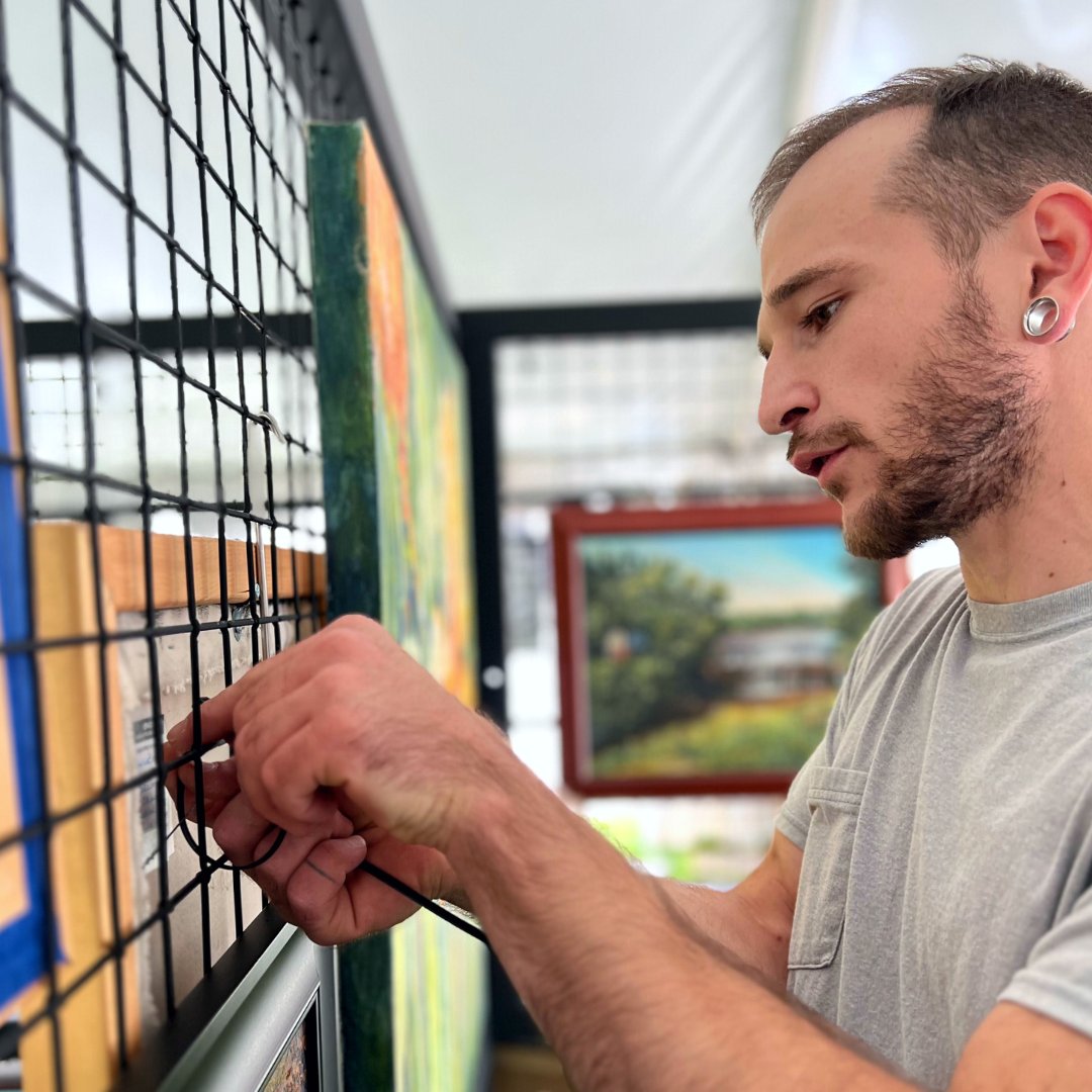 Who's ready for Arts Festival to begin this Sunday?! ☀️

Enjoy the Sidewalk Art Show daily from 10 a.m. to 9 p.m.

To see all events happening at the Festival, please browse our daily schedules here: bit.ly/3Or9fc9 🥳