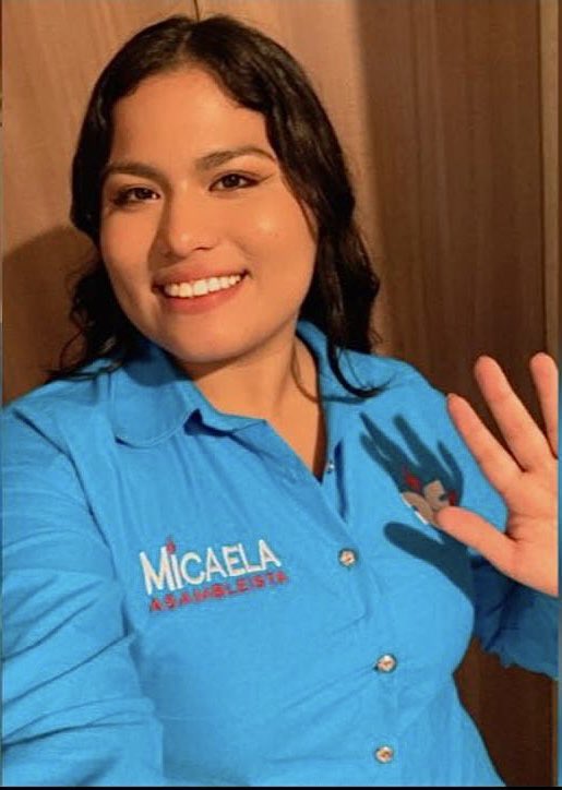 MicaelaGrunauer's tweet photo. Soy Candidata Asambleísta Alterna por Guayas, Distrito 2; MICAELA GRUNAUER, tengo 18 años y represento la memoria historia de la educación pública de calidad que nos dió la @RC5Oficial a través de la Escuela del Milenio, actualmente curso la carrera de Derecho Becada en la UBE https://t.co/AhTB1hKMxX