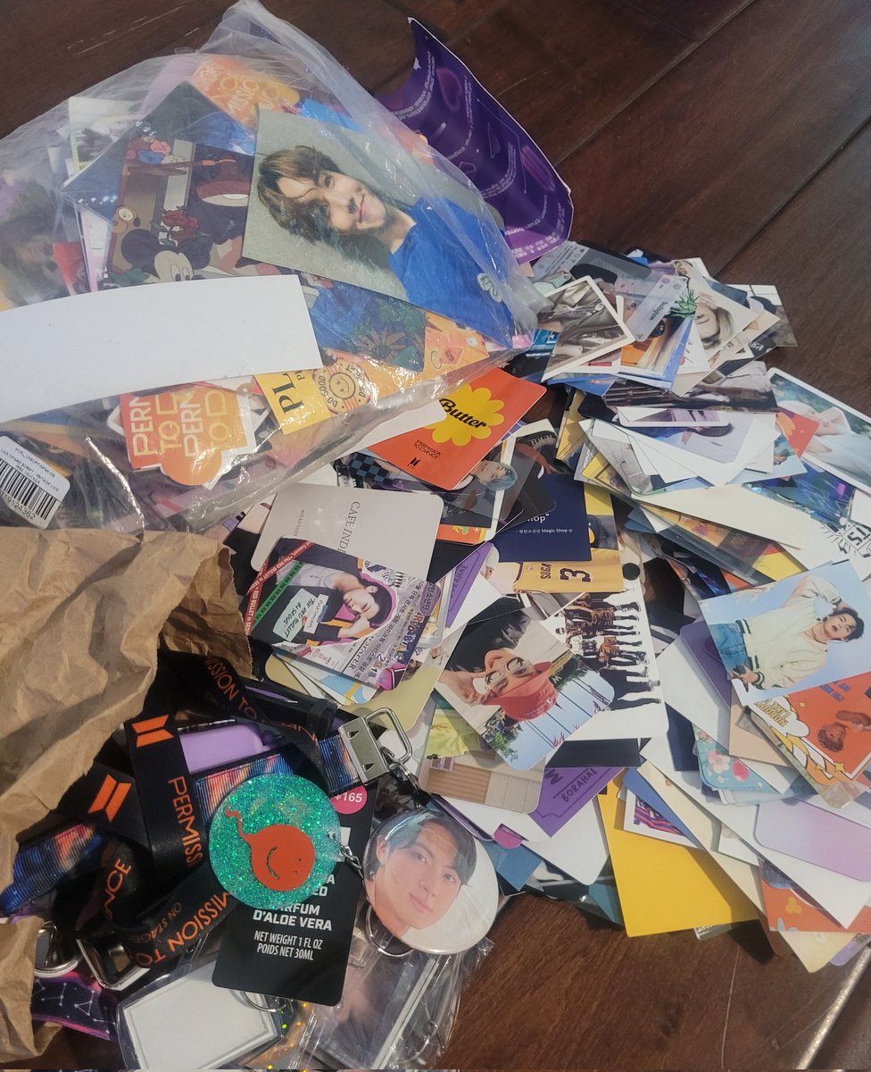 lsirikul's tweet photo. I have a few #NCTDOJAEJUNG posters and BTS freebies to give at my panel! Come by! #SDCC #NCTDREAM_ISTJ #ComicCon23 https://t.co/NGkEKGIF9P