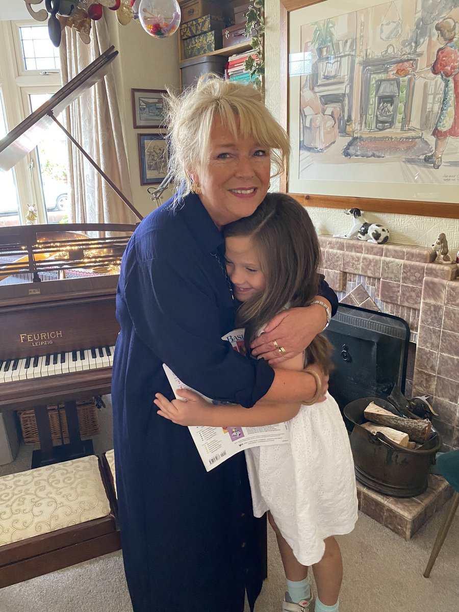 KookyKaiper's tweet photo. After 15 mths of remote piano lessons we finally made the 116miles to surprise her teacher for a first in-person lesson! (Sound on for best effect!😆) Ours have been having lessons with her for over 19yrs; she’s amazing!💞 @heatherpeace @HP_Community https://t.co/WegpqH23lY