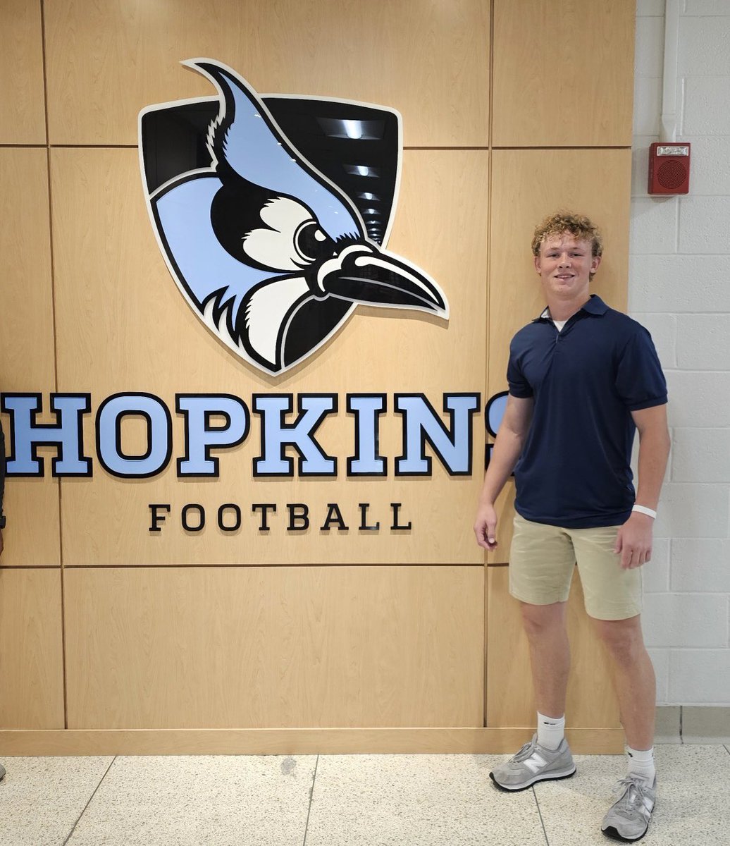 ronan_thomas10's tweet image. Thanks @CoachRio55 for the tour. Had a great time seeing and getting to know about Johns Hopkins. @JHU_Football @Greg_Chimera @CoachHorvatits