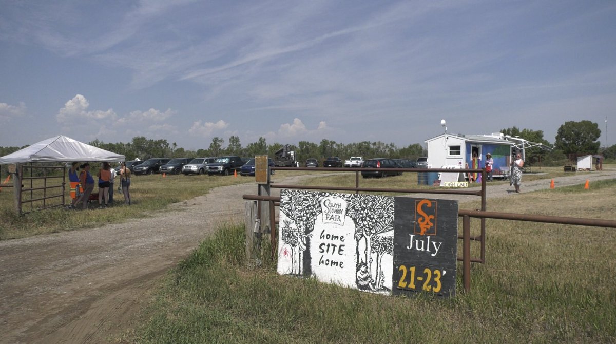 SeanMarks505's tweet photo. The 2023 South Country Fair starts tonight and festival-goers are already flooding the site. It will also be the last year held at the Fort Macleod location, moving to new spot in 2024. Tune into @CTVLethbridge @ 5:00 for all the details! #CTVLethbridge #SouthCountryFair https://t.co/KAu7NPPScH