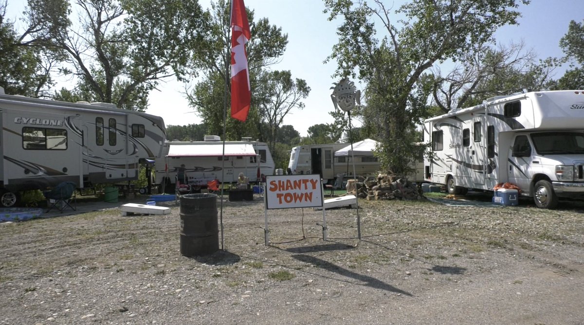 SeanMarks505's tweet photo. The 2023 South Country Fair starts tonight and festival-goers are already flooding the site. It will also be the last year held at the Fort Macleod location, moving to new spot in 2024. Tune into @CTVLethbridge @ 5:00 for all the details! #CTVLethbridge #SouthCountryFair https://t.co/KAu7NPPScH