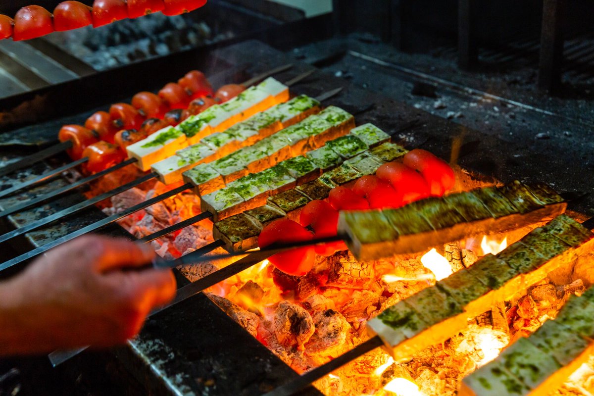 Faz_SanJose's tweet photo. When you're ready to give the cold shoulder to another boring meal, find comfort in the warmth of our fire-roasted kebabs! 🍖 https://t.co/mQb4e0kNLz