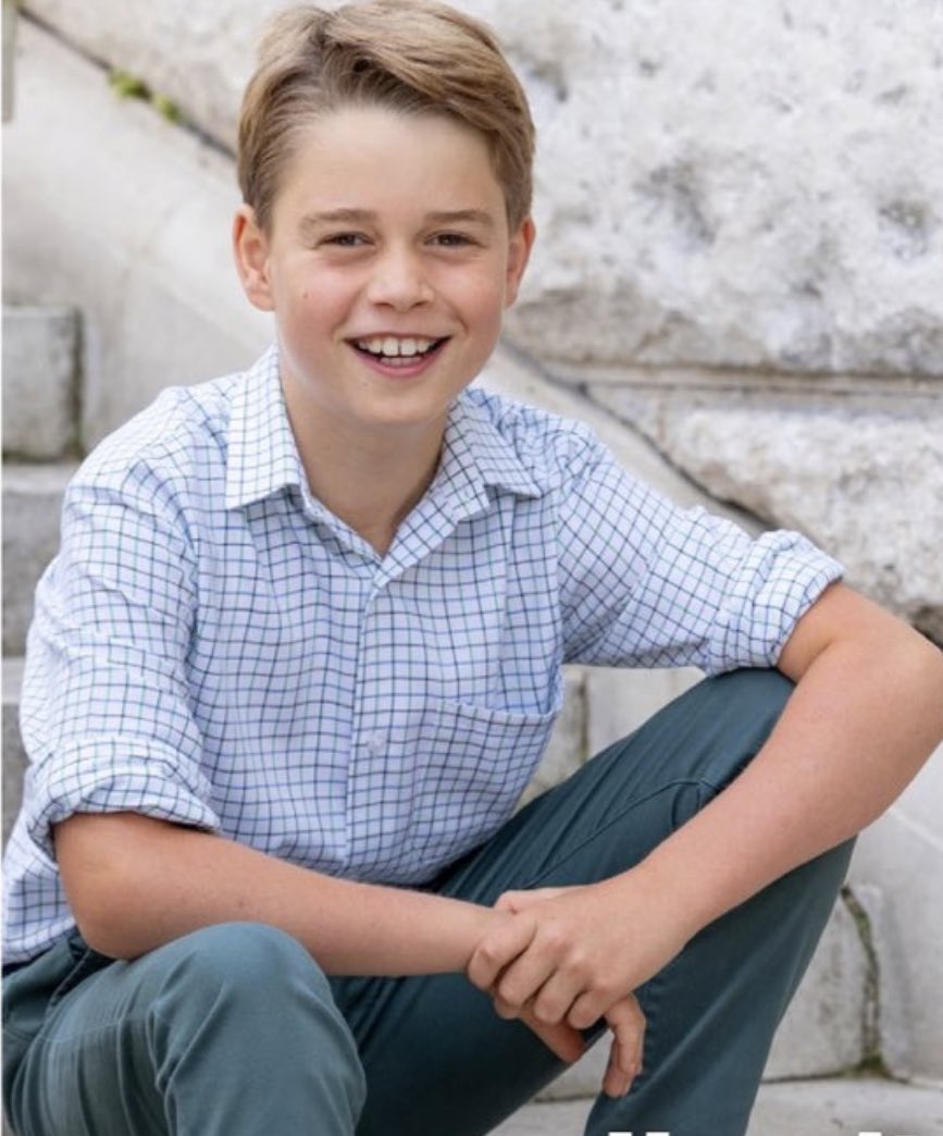 RoyallyBelle_'s tweet photo. Our first look at a new photo released by Kensington Palace to mark Prince George’s 10th birthday tomorrow!🎂 https://t.co/qCNZQSUCzb