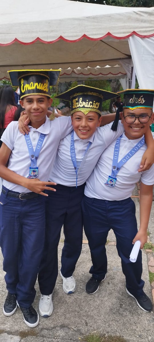 juafy2015's tweet photo. #Mérida Estudiantes de Sexto Grado de la E.B El Educador recibieron su Certificado que los acredita al 1er Año del Nivel de Educación Media General y Técnica año 2022-2023 @_LaAvanzadora .@MPPEDUCACION .@cdcemerida https://t.co/ypEqzx77V1