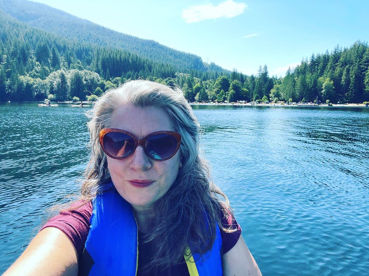 HillNikki's tweet photo. No meetings on a Friday morning? Best beast mode that kayak onto the car (by myself, baby) and hit the lake to really take advantage of that Friday half day. #vacationday #summerofkayaking #solopaddle https://t.co/rqzEuHr3vZ