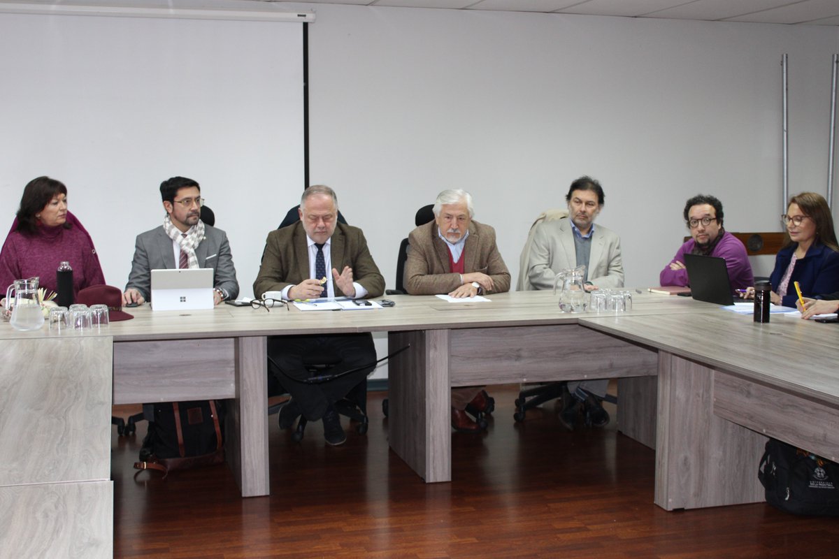 humanidadesufro's tweet photo. 📸 Este jueves se desarrolló un Consejo de Facultad Ordinario encabezado por el Decano de la FECSH, Dr. Juan Manuel Fierro, y contó con la participación del Rector de la UFRO, Dr. Eduardo Hebel Weiss el equipo de vicerrectores, de decanato y directores de la #FECSH. https://t.co/HP3HNd0ew8