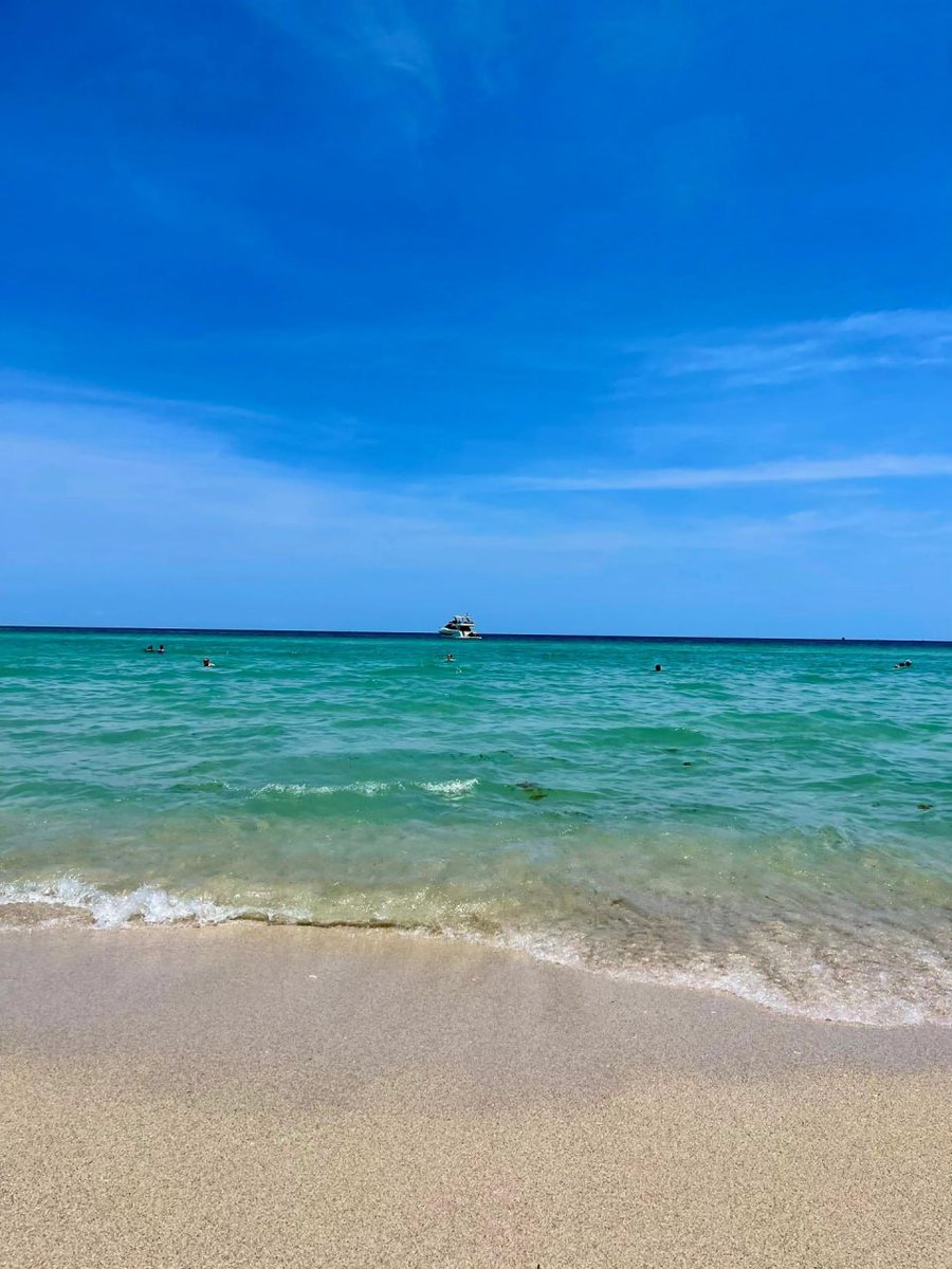 Every time I go to the beach, I'm in a good mood.