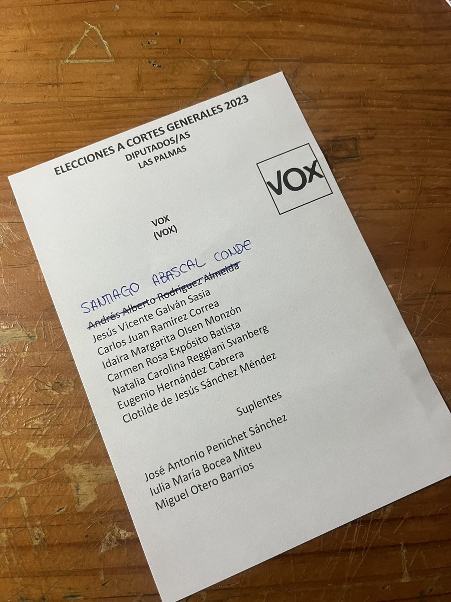‼️‼️Atención españoles 🇪🇸🇪🇸

Las papeletas de Vox en Las Palmas están llegando con un error. Si no figura el nombre de Santiago Abascal, solo tienes que tachar el primero y escribirlo con bolígrafo con letra legible 

‼️Que llegue a todo el mundo. Así ⬇️