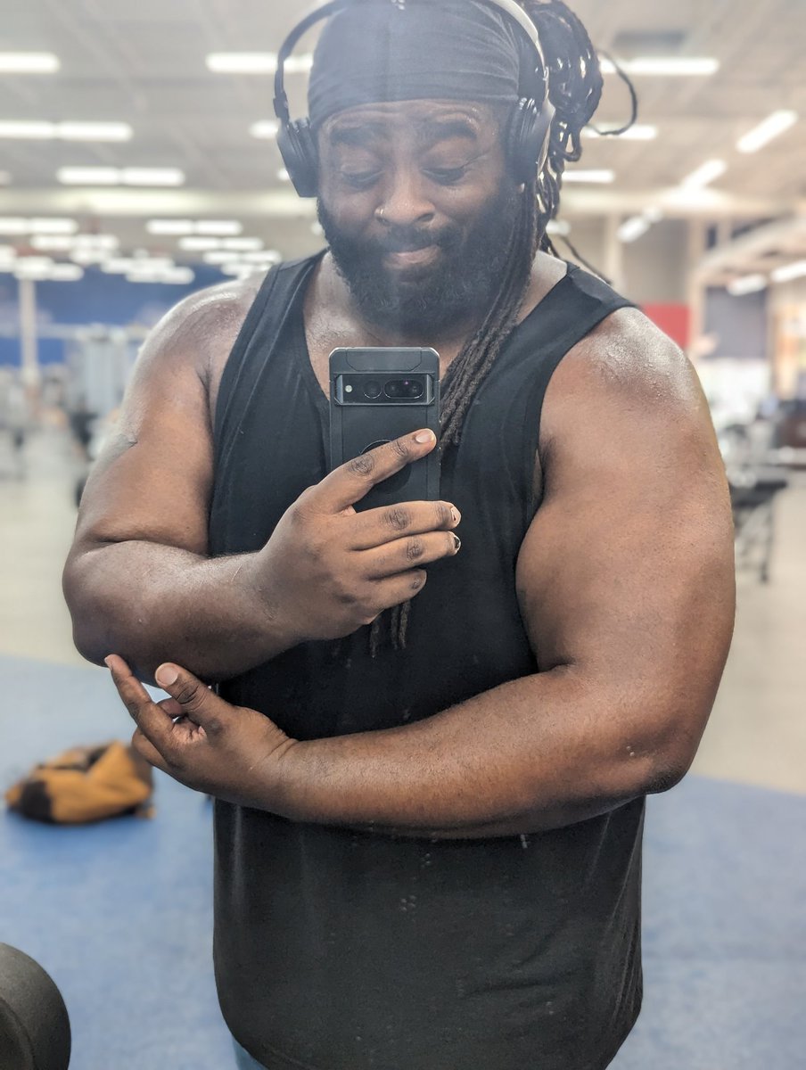 doughnutdad1's tweet photo. Here are several photos of me being slutty for social media https://t.co/s8uTOCT0pP