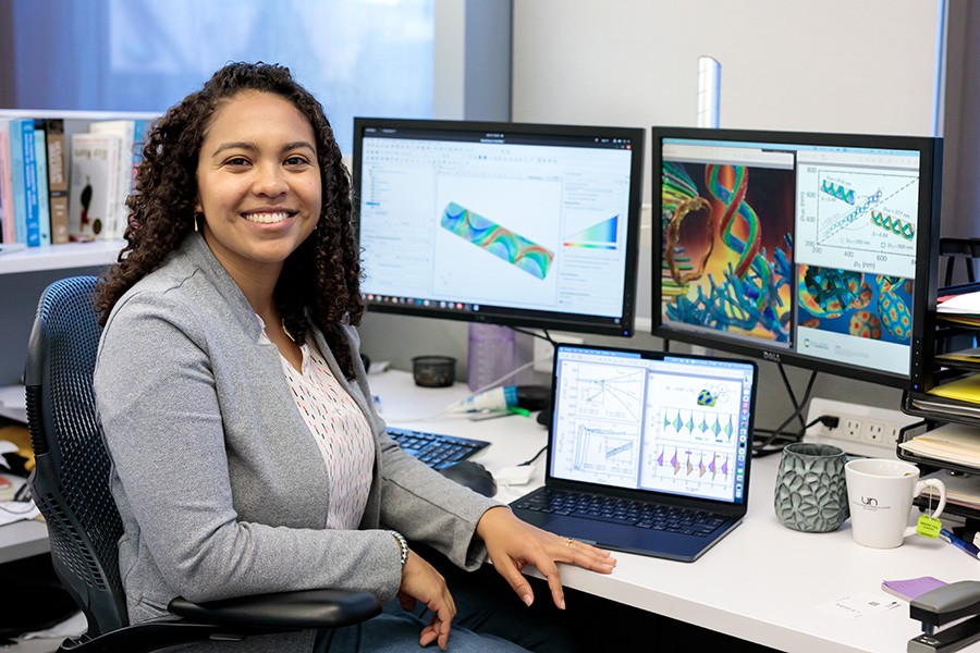 UChicagoPME's tweet photo. In recent work published in @softmatter, @JuandePablo6's group at @uchicagopme manipulate liquid crystals defects to explore new optical technologies. - https://t.co/lUuW8EyEEP https://t.co/LtHkf8G8E9