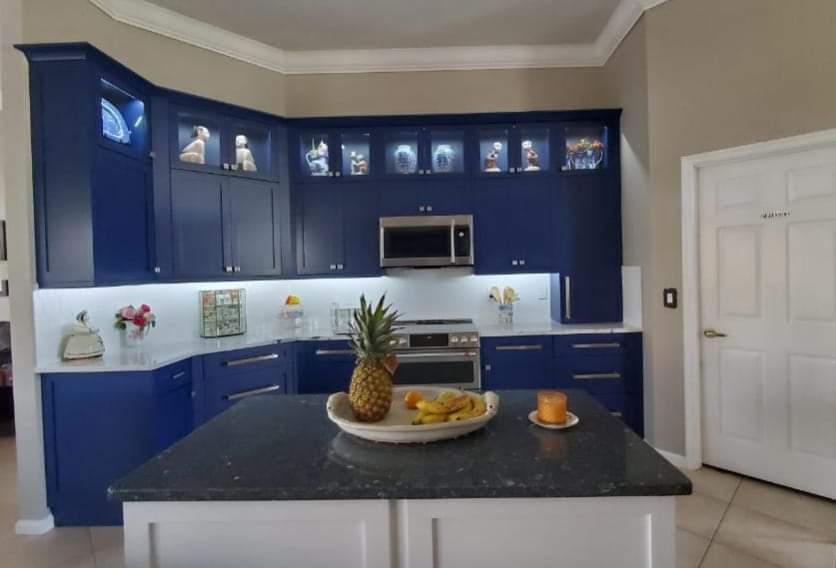 Lag_kitchenbath's tweet image. It doesn't always have to be white! 

This client had a design idea that would make their kitchen stand out from the rest. 

Royal blue cabinets with a white  countertop and backsplash. 

What do you think? 

#bluekitchen #newkitchen #modernkitchen #kitchendesign #interiordesign