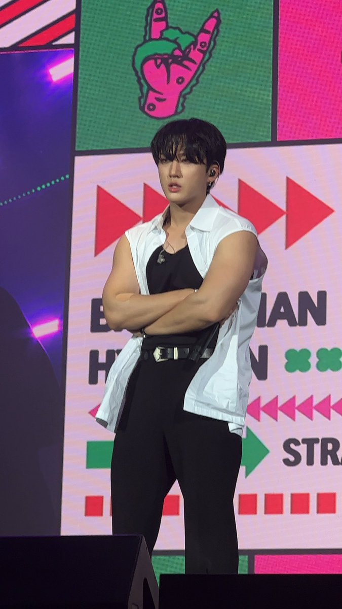 SEUNGM1NE's tweet photo. what the……. (cr : banqtanwithluv) https://t.co/e0j5V9t6GJ