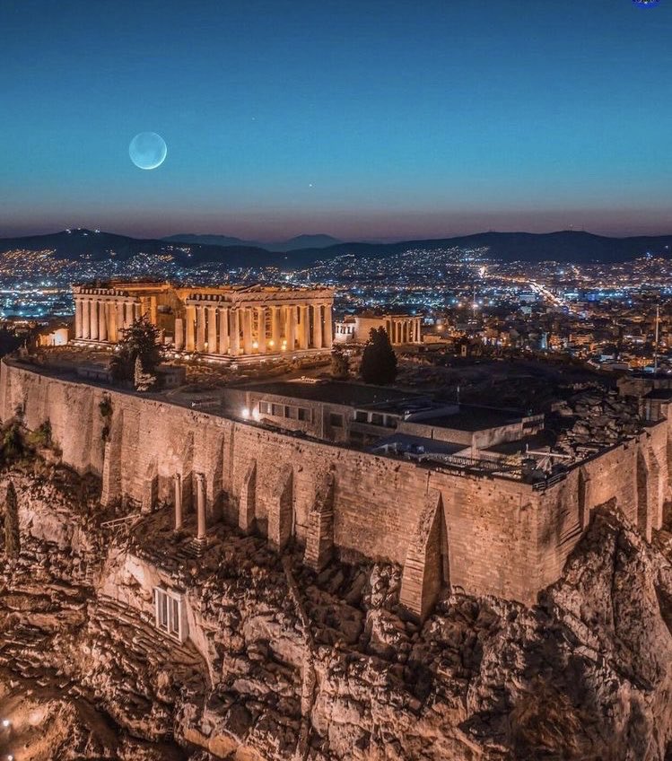 MissCelaneaOne's tweet photo. #BuenasNochesATodos 

Acrópolis, Atenas https://t.co/hjKt3tDArp