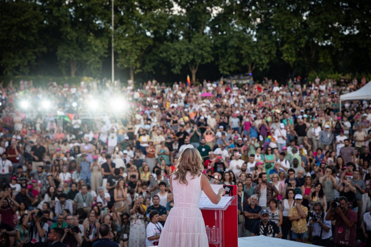 sumar's tweet photo. El domingo, regalémosle a nuestras personas queridas un país mejor y más libre.  

Con todas vosotras, si salimos a votar: lo conseguiremos.  

Este #23J #EsPorTi #VotaSumar23J https://t.co/Nh9Zg6sxjh