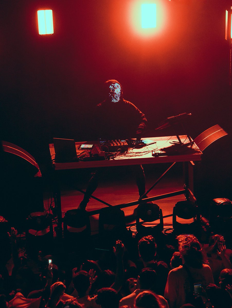 losControlmusic's tweet photo. Feeling the energy of the crowd as the music flows through me 🙌 https://t.co/OmI7mE2nEx