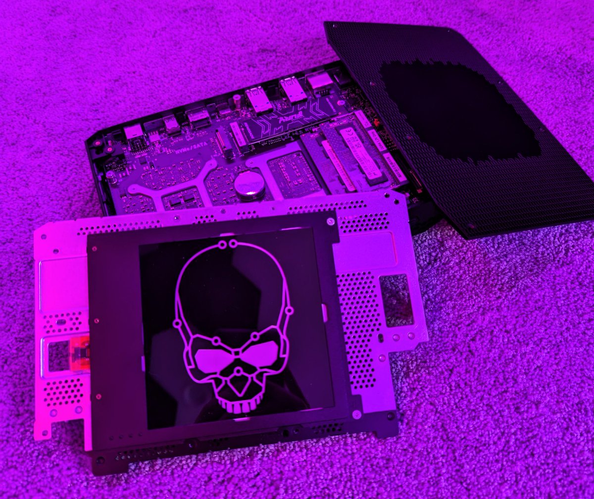 DrLupo's tweet image. So @intelgaming sent me one of their small form factor PCs and they are insanely small and still super powerful.
 
Good news is these bad boys are on sale so you can grab one for yourself! 

Check it out here: intel.ly/46er5WA 
 
#intelambassador #intelgamingalliance