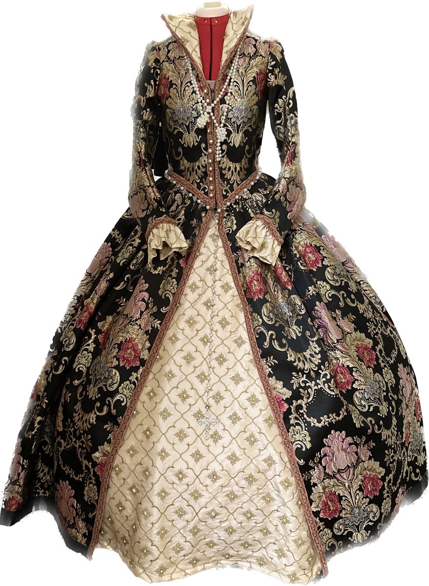 Pinkishlypink66's tweet photo. I can’t get over how well this gown turned out. #sewingismysuperpower #historicalcostumes #Elizabethianfashion https://t.co/YdWu2nczlt