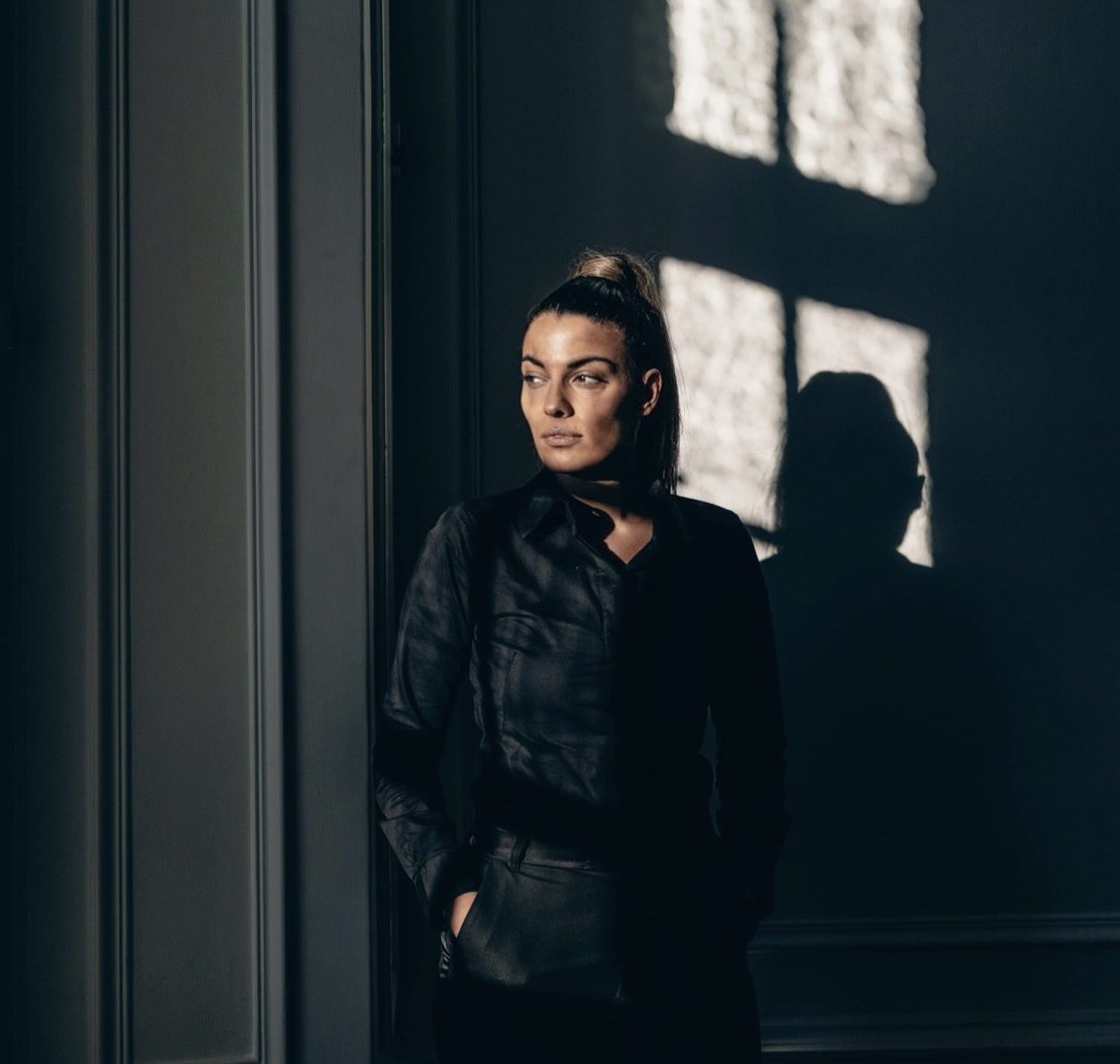 Vi er medskabere af børnenes digitale vaner - det er ikke kun techgiganternes eller politikerens ansvar. Dem med ansvaret er også dem med magten, hvilket er synd at pålægge alle andre end os selv. Har de fleste ikke brugt den digitale barnepige?
#digitaldannelse #dkmedier #dkbiz