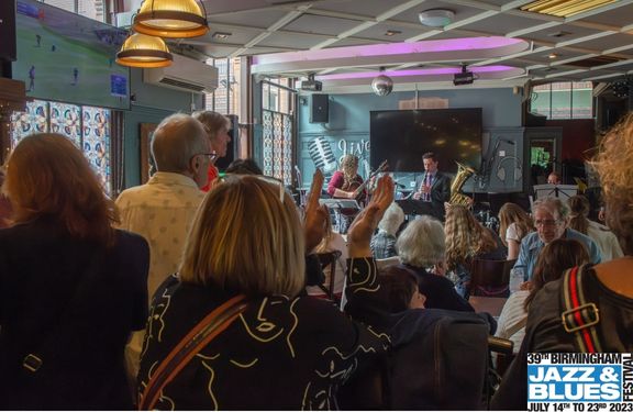 It may be the last weekend of the festival, but there's still plenty of hot jazz and cool blues coming your way!

On today's menu:
buff.ly/44pC4ev

#BJBFESTIVAL #jazzmusicians #bluesmusic #brum #westmidlands #visitbirmingham