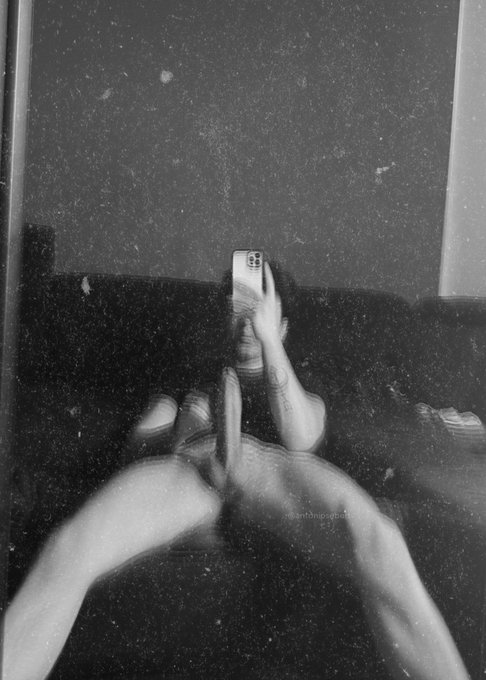 2 pic. wondering if my face matches my dick https://t.co/tZIfhKmX4U