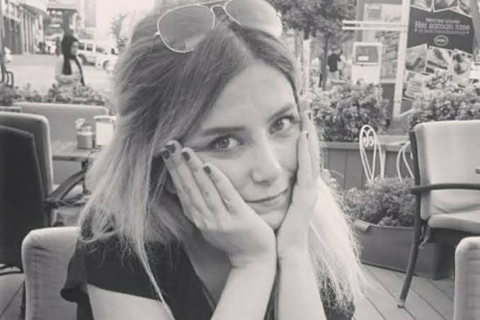aratbaris_'s tweet photo. Ben Sincan Cezaevi’nde tutulan Özge Özbek. Çoklu beyin tümörü, epilepsi, astım gibi rahatsızlıklarım bulunmakta. Ayrıca yoğun bir depresyon tedavisi görmekteyim. 2020’de açık beyin ameliyatı oldum, ameliyatımın 3. günü hastaneden alınarak tutuklandım.

#ÖzgeÖzbekİçinAdalet 👇 https://t.co/boJ6hh9RVa