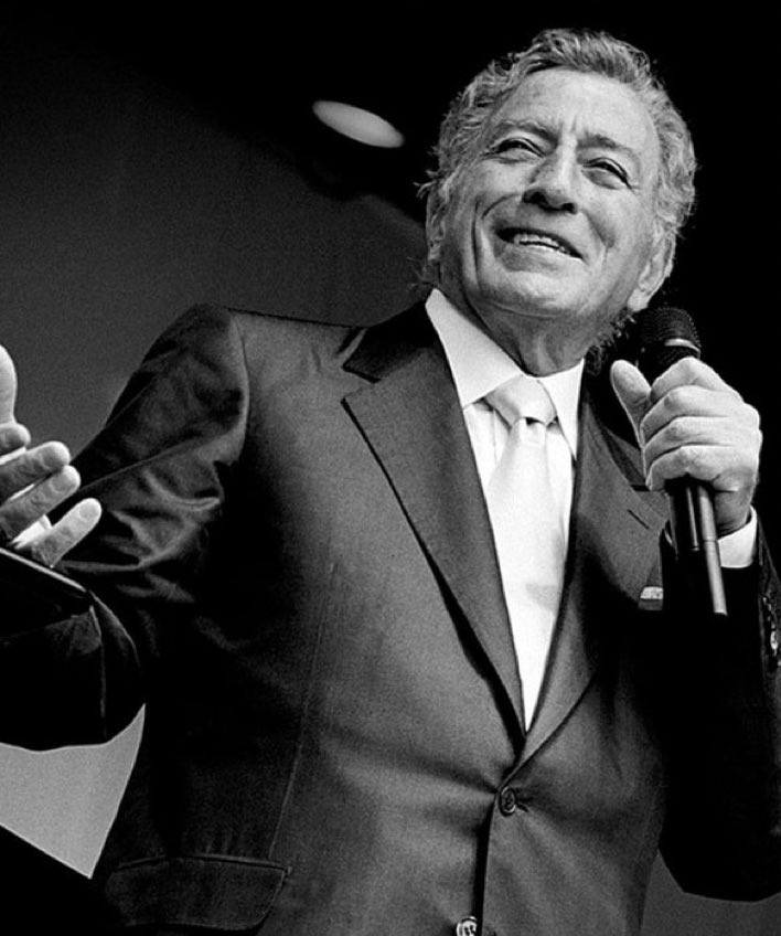 OpcionesPeri's tweet photo. Falleció 😞a los 96 años, una de las grandes leyendas😭 de la #Música #TonyBennett😕 Descanse en paz 🕊️ nuestras condolencias a sus familiares y amigos 🌹 https://t.co/IC82TxJjEx