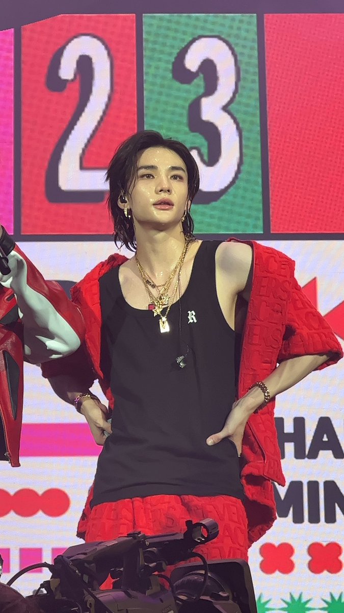 hyunjinie320's tweet image. I CANT EVEN THINK STRAIGHT