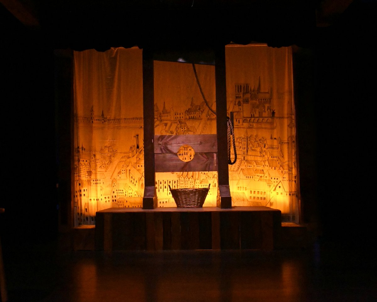 The end is near. The final weekend of THE REVOLUTIONISTS begins tonight at the Arts Barn in Gaithersburg, with shows Friday at 8:00, Saturday at 2:00 and 8:00, and Sunday at 2:00. (Photo by Pam Burks)

Tickets and information: ssstage.org/the-revolution…