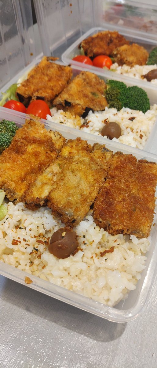 Nao_MSMama's tweet photo. This week's #japanesebentobox for my family. 💕🥢🍽️ https://t.co/gO1LzSUa7w