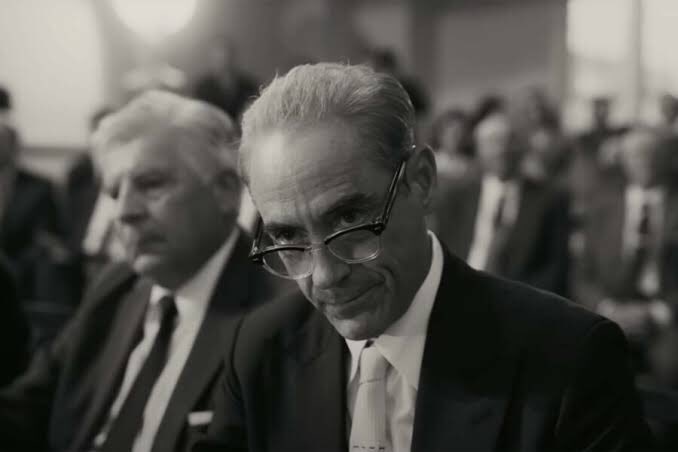 Baswa_'s tweet photo. MON AVIS SUR OPPENHEIMER! 💥

Une fois de plus Christopher Nolan nous démontre sa maîtrise de l’art du cinéma avec ce film. Il n’y a pas une seconde du film qui semble inutile, t’as même pas envie de cligner des yeux parce que tu veux rien rater. La narration est impeccable,  1/5 https://t.co/wGjTKBwimv