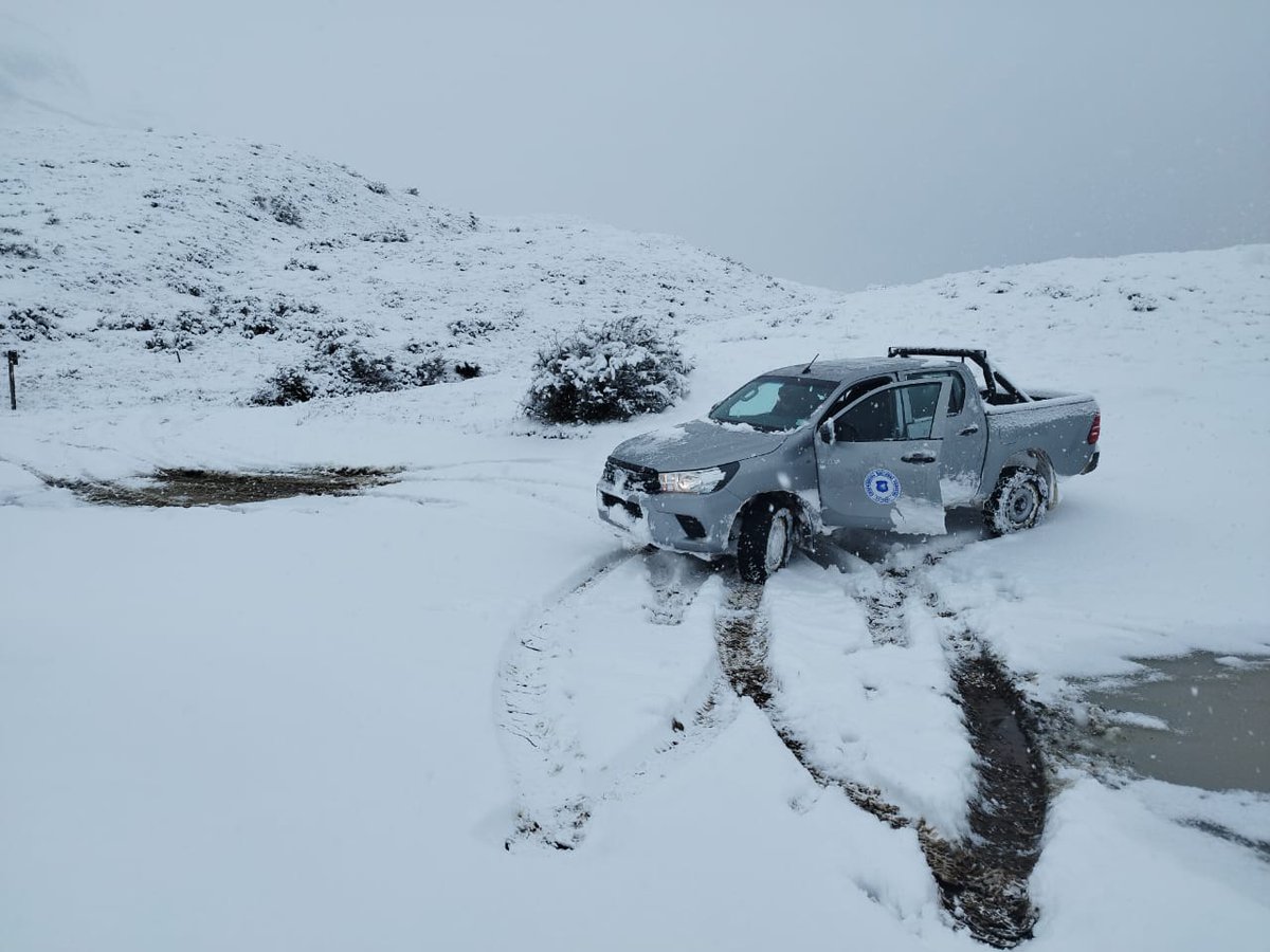 #CONAFMagallanes resuelve cierre de PN Torres del Paine ante situación de rutas en provincia Última Esperanza por nieve caída en las últimas horas y pronósticos climáticos para el fin de semana. Decisión fue acordada por Comité de Emergencias del @MinagrMagallan <a href="/conaf_minagri/">CONAF - Corporación Nacional Forestal</a>