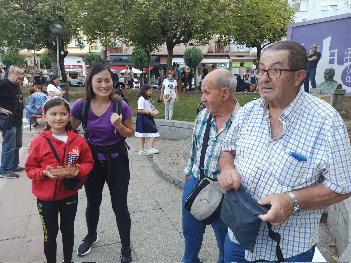 parkinglapaz's tweet photo. Karmenak 2023:La Plataforma de Pensionistas de #Barakaldo ha finalizado hoy sus actividades durante las fiestas,hoy con talleres de cestería y plantas. La interacción a través de estas actividades entre mayores y pequeños, enriquece la convivencia y refuerza la esperanza futura. https://t.co/nxPLtCa6SL